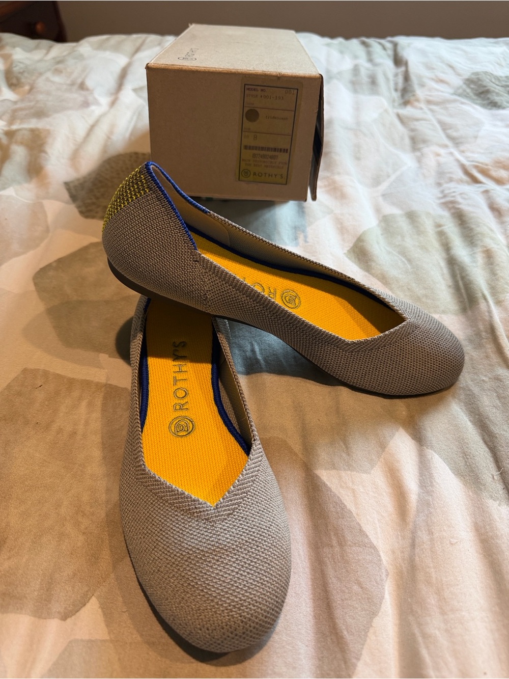 Rothy's Daily Flat Ballet Flats in Iridescent Gray with Green Blue Trim Size 8
